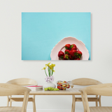 Tablou Canvas Farfurie cu Căpșuni Roșii, Decor Fresh de Bucătărie, Albastru IPCVALI-372